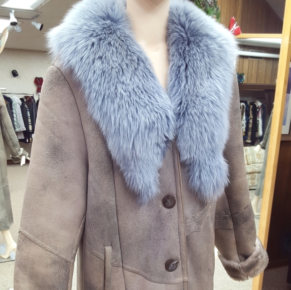 Be "U" Naked Leather Shearling with Fox Fur Collar - Picture 2 of 8